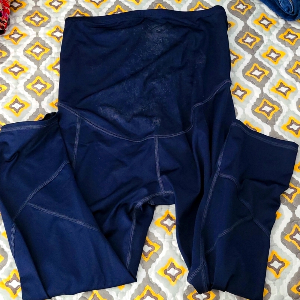 Maternity workout capries, navy